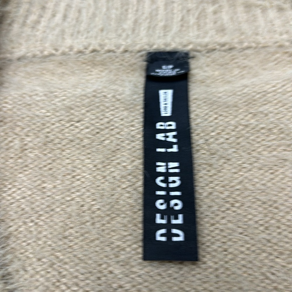 DESIGN LAB Eyelash Knit V Neck Sweater - Picture 2 of 6
